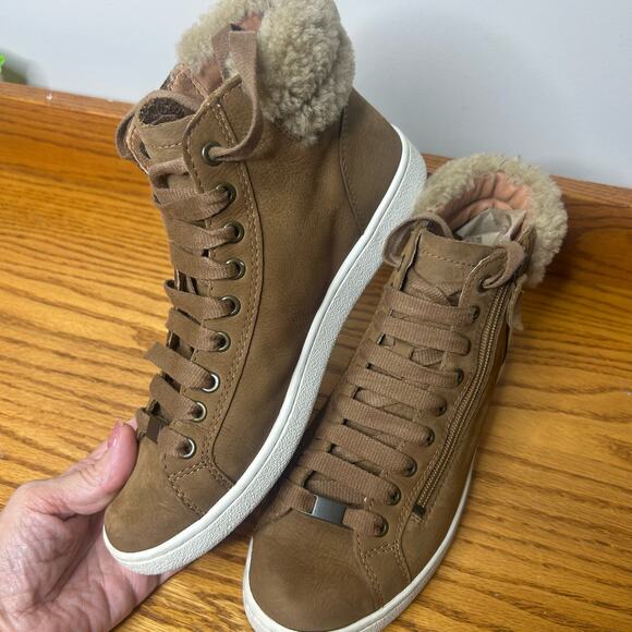 Ugg High Top Sneaker Women's Size 9 Tan Shearling Trim - Picture 2 of 15